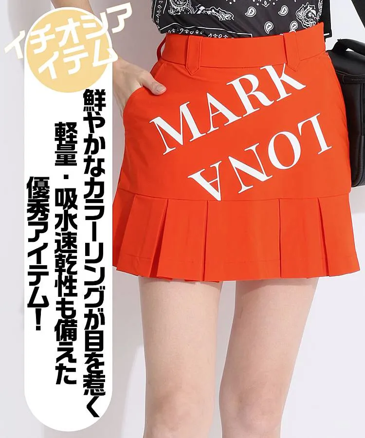 人気のマスターバニー軽いスカートです。ネイビーにもオレンジにも見えます。